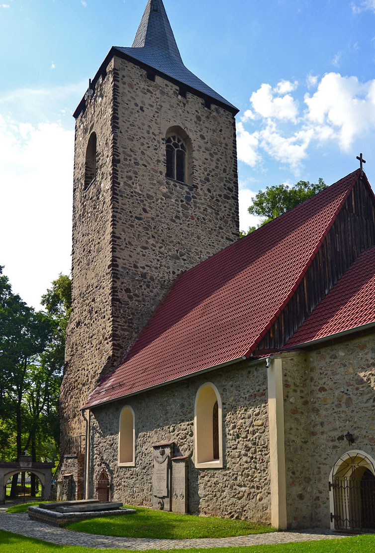 File:Bogaczów - Gotycki kościół św. Wawrzyńca (1323) 11.jpg - Wikimedia  Commons