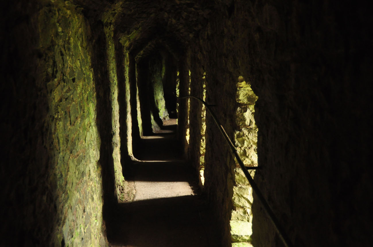 Carreg Cennen - castle - Ancient and medieval architecture